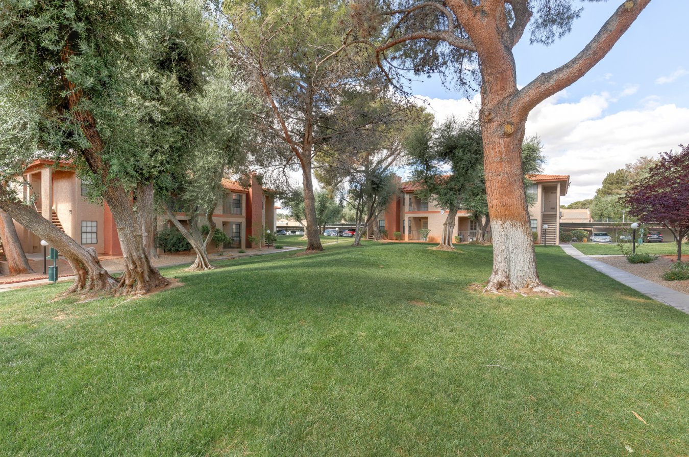5576 W Rochelle