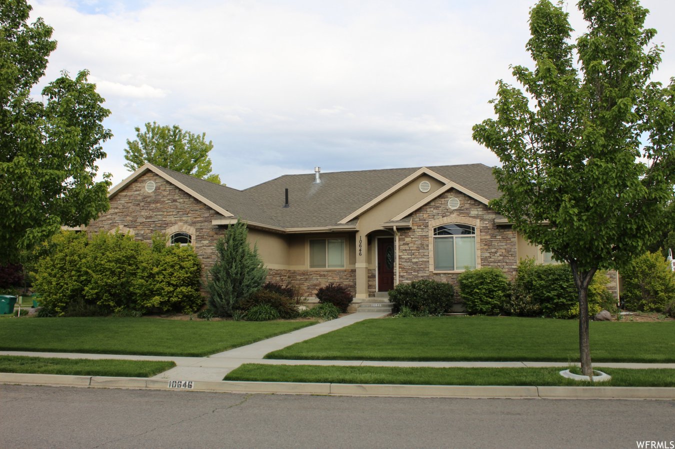 49389 Welcome to this charming home in the highly desired neighborhood of Highland. Unbeatable location in a great neighborhood of beautiful homes. Main floor living. Spacious rooms throughout the home that flow together. Beautiful mature landscaped yard with a family size swimming pool. Beautiful mountain views, near walking/biking trails, multiple parks, schools, and entertainment, walking distance to the new Dry Creek Reservoir. Ample storage. There is a radon mitigation system in the garage. Square footage figures are provided as a courtesy estimate only and were obtained from the Utah County records. Buyer's responsible to verify all listing information including square footage.