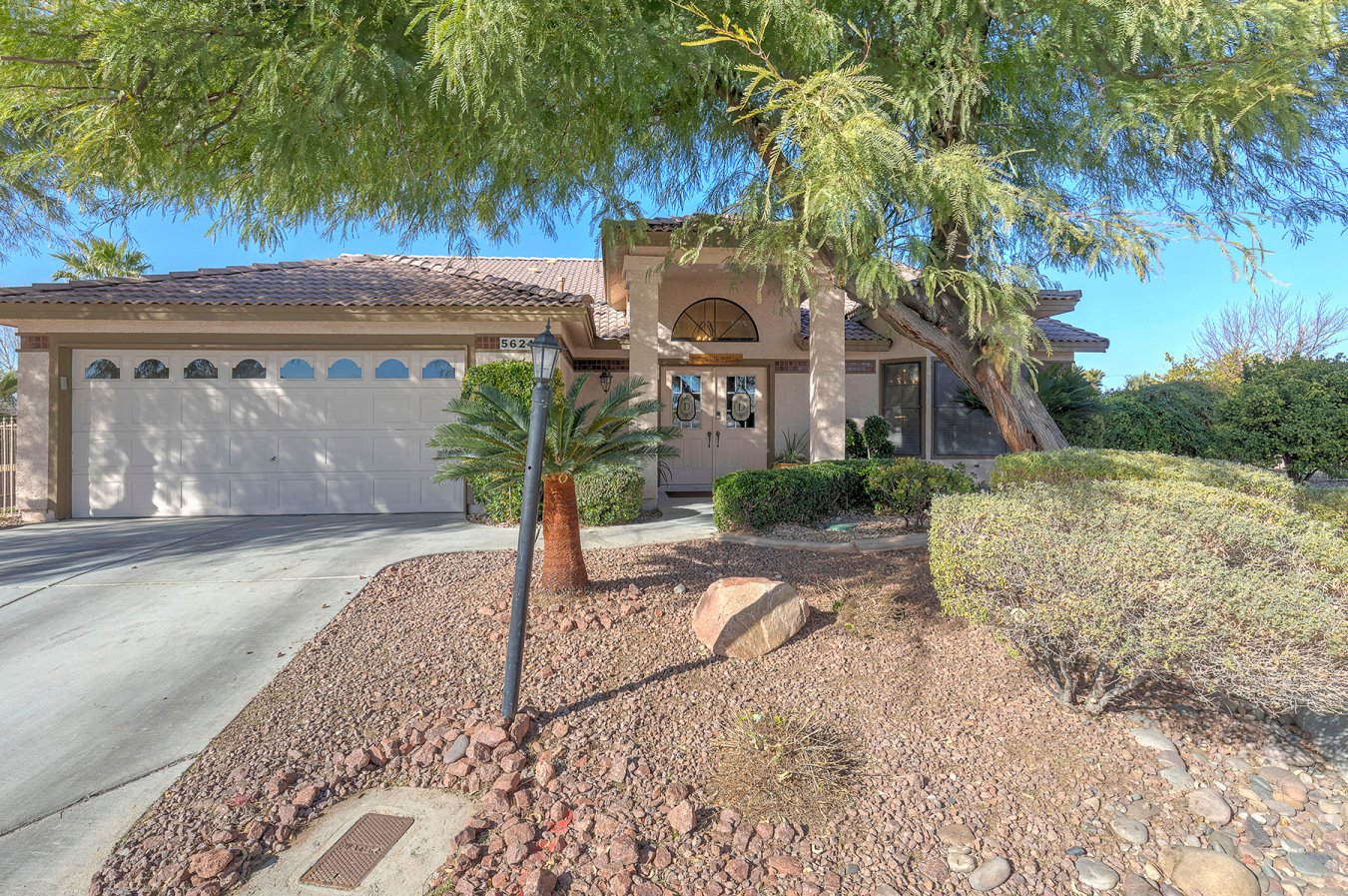 49883 Los Prados 1 story with a pool / waterfall spa on a .28 acre Cul de sac lot!! Seller remodeled & gutted
bathrooms to beams with: $38,000 in new showers, sinks, and toilets. Primary bathroom has a 8x4
custom shower with mosaic inlay and natural stone walls. Kitchen was redone with $12,000 in granite
counter tops and large copper sink. Seller spent $9,100 on flooring, $5,600 on paint, $6,200 on lights
and fans, + $$ for install. Dining room has been converted with floating walls to a 4th bedroom for
daughter during Covid, no permits. Pool heated and has LED lights! Los Prados is a guard gated golf course
community with pools, spa, tennis courts, restaurant, social calendar and so much more.