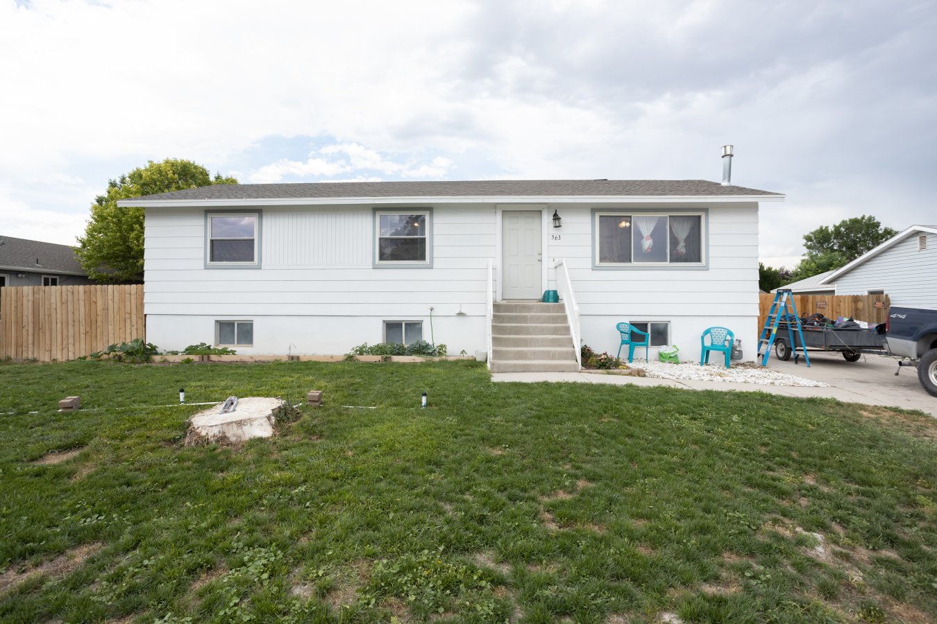 50365 Super cute home in a quiet cul-de-sac that has recently been updated with some new vinyl floor, updated Kitchen, newer furnace and Central AC. Basement is just about ready for sheet rock. With a lot of the finish materials already purchased like new vanity, toilet faucets etc. Has enough sheetrock already for at least one room. Don't miss out on this opportunity. For additional property and agent information, click on the virtual tour below.