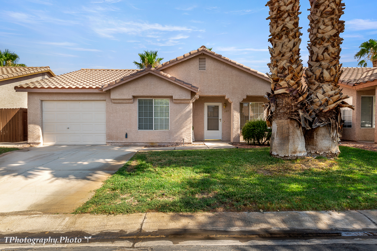 50768 Don't miss out on this beautiful 2 Bedroom, 2 Bath, 1 car garage home. The backyard is fully fenced with a covered patio and water feature. Located in River Bend community you will enjoy the low HOA dues, Gated RV/Trailer parking, association swimming pool, and park. Mesquite is a premier location to soak up the sun with numerous activities such as our local recreation center, community events, world class golf, and much more! For more information
TEXT 22220 TO 39200