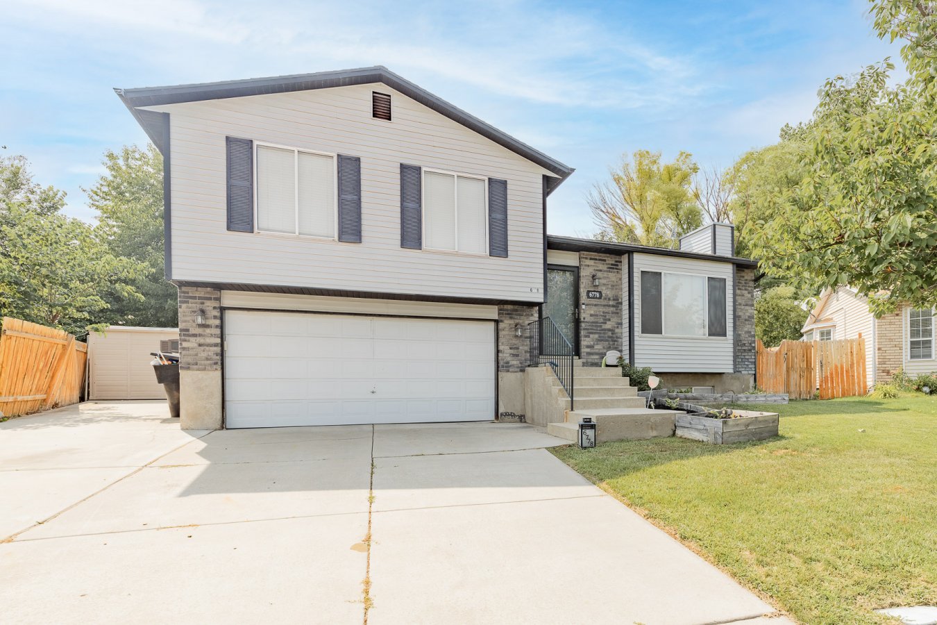 Beautiful single-family home at the end of a cul-de-sac. Awesome layout, private back porch & spacious backyard. RV parking & more! Don't wait, this will go quick! Call listing agent today for showing time!
All information, deemed reliable, however buyer to verify all info including utilities & HOA information if applicable.