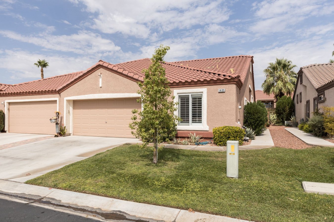 51867 Gated community, 2 pools, hot tubs, beautiful lush landscaping. 2 bedrooms with a large Den. All new kitchen appliances, ac/heat 2 years old, new water heater, plantation shutters make this a wonderful place to call home.