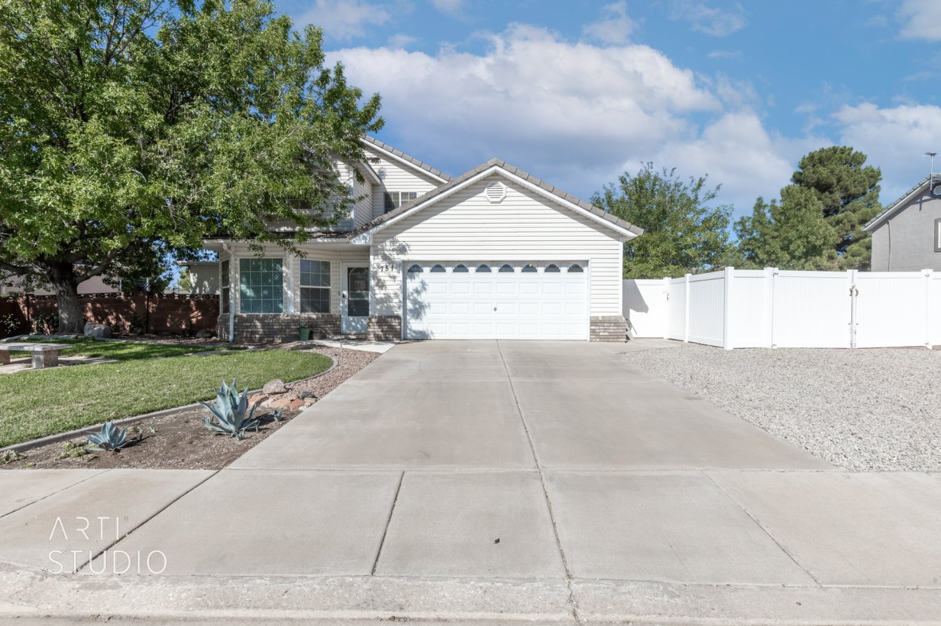 51916 Delightful home in a great Hurricane location! Close to Schools, the city pool and parks! A short walk to the Virgin River Trailhead and access to Confluence Park. New carpet on the main floor, new dishwasher, new furnace/AC, Great enclosed room off the kitchen, RV parking, shed and a bonus nook upstairs.