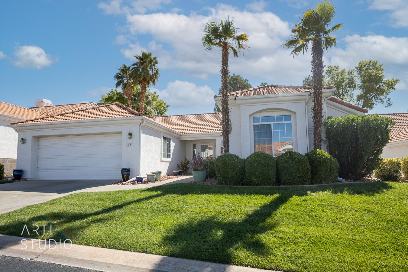 52165 Nice and clean single level town-home in the well maintained 55+ community of Vista Del Sol. This home welcomes you with its vaulted ceilings and windows providing plenty of light throughout. Kitchen has all stainless steel appliances. There are wood floors in high traffic areas. This home retains the value of peaceful living while being conveniently close to walking paths and shopping.