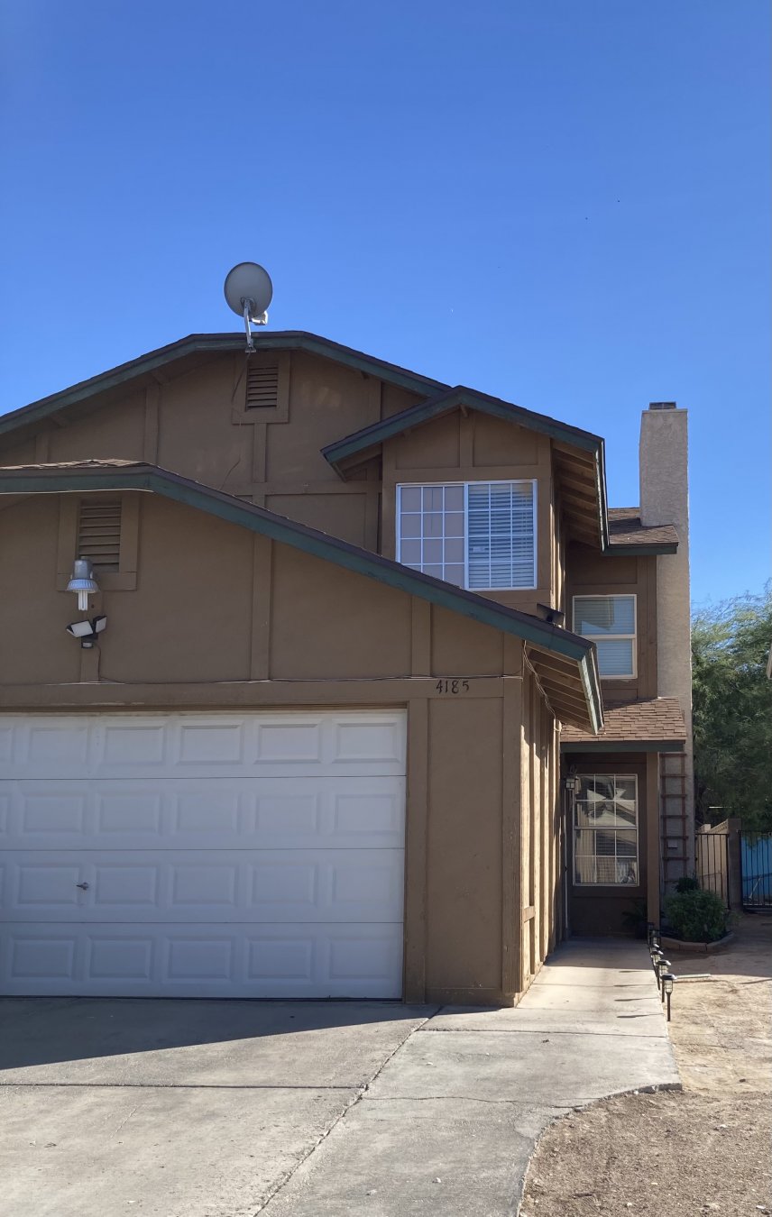 52342 Beautiful home recently remodel.Spacious 2 story house 3 bedrooms 2 1/2 bathrooms plus a loft area on second floor. Fireplace ,tile and wood flooring and large yard with covered patio. AC unit is 3yrs old. roof was replaced 2 yrs ago . No HOA.