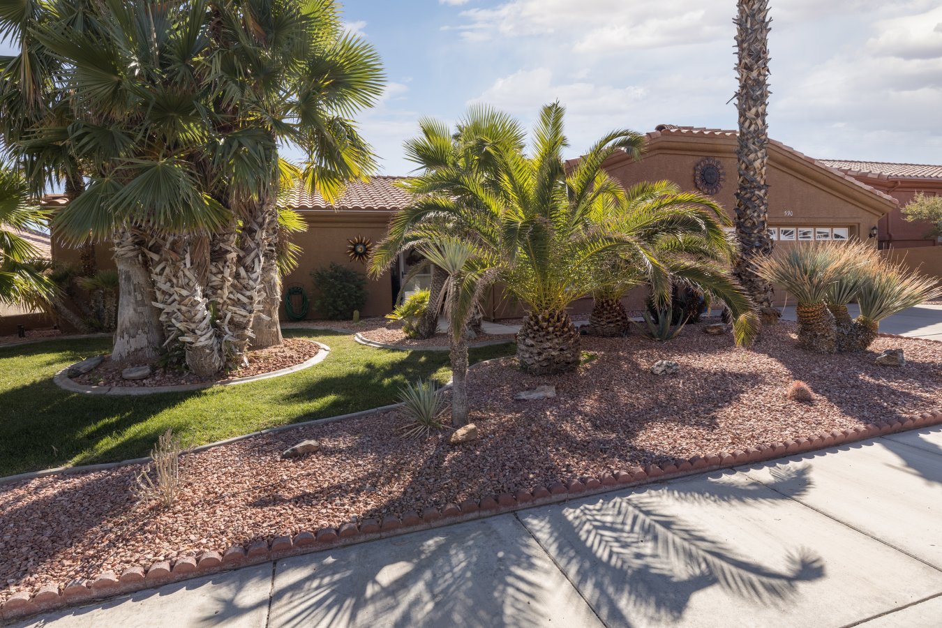 A lovely Santa Fe Vistas 1,762 sf home with