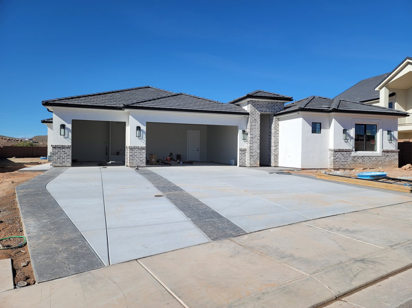 52562 Beautiful single story with courtyard by High Desert Homes in the Ventana Ridge Subdivision. Lots of detail and beautiful finishes inside. Additional family room, bedroom and bathroom with outside entrance can be used as part of the house or separated and used as a casita. Large backyard with room for a pool. Front landscape and block walls on three sides included. Owner/Agent