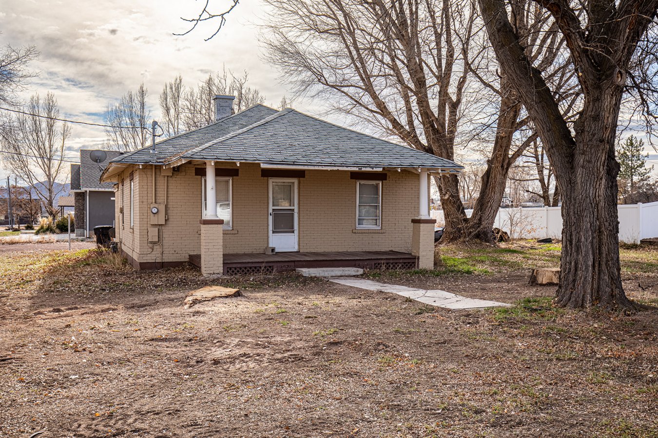 Starter home or rental on corner lot. For additional property and agent information, click on the virtual tour link below.
