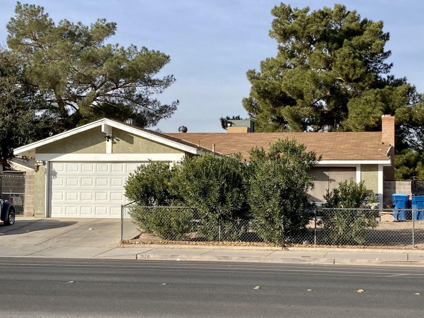 53712 Great 3 bedroom ,2 bathroom house with a remodel fire place . Great back and front yard size. 2 card garage and plenty of parking space . Near shopping centers , schools and freeways.