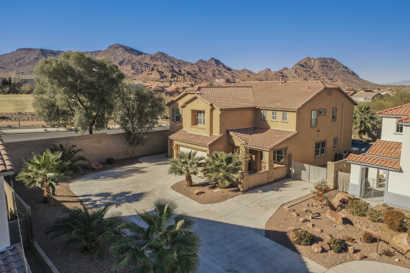 54145 Sprawling 3800sqft luxury pool home with 3 car garage, RV/Boat access and panoramic mountains views! Now is your opportunity to own in the highly coveted and rarely available Horizon Estates. This home features a palacial 3800+ sqft, three car garage, RV/Boat access, resort-style pool and spa, covered patio, balcony with expansive views, 4 bedrooms plus an office/den, luxury kitchen with bar and island and an oversized bonus room. Ideally situated in the exclusive, gated Horizon Estates community, overlooking Paradise Point park and moments from some of the best hiking in the valley, this home won't last.
