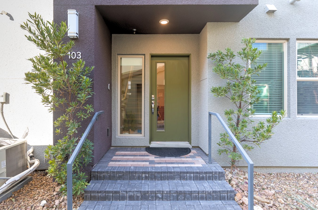 54548 Gated