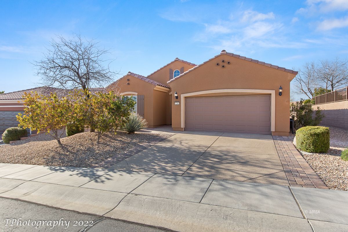 55249 Absolutely STUNNING Jasmine Model, EXTREMELY clean and well cared for home in Sun City with Mountain VIEWS!! This
1867 Square Foot, 3 Bedroom plus Den home is located in the Water Barrel Subdivision. Upon entering you will feel like you are in a model home. Kitchen and both Bathrooms were remodeled and upgraded in 2020 with new Tile Flooring, Granite Countertops, Backsplash and Appliances. Spacious Primary Bathroom has beautiful Tiled Walk-In Shower, wheel chair accessible. Kitchen has all new Soft-Close Cabinets and Drawers for additional convenience! Solar Tubes installed to let in
Natural Light. Utility sink in Laundry Room. Great outdoor space with GORGEOUS MOUNTAIN VIEWS!!! Covered Patio and
Pergola across the back of Home. Pavers along driveway, sidewalk and back of home finish off the beauty of this home
perfectly! Mini Split in Garage great for cooling in our hot summers and taking the chill off in the winter. Epoxied Garage,
Driveway and Sidewalk. Water Heater replaced in 2020. Condenser and Air Handler replaced in 2016. Home Repainted 3
Years Ago. Furniture package available.