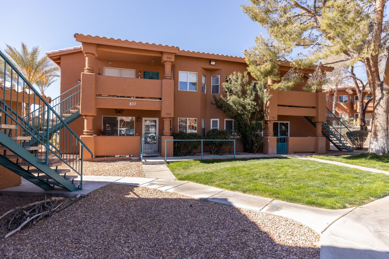 55352 As soon as you walk in to this lower level condo you will feel at home. Custom features include tile work, crown molding, granite, upgraded kitchen cabinets, air tub in the main bathroom and beautiful lighting throughout make this a must see home.