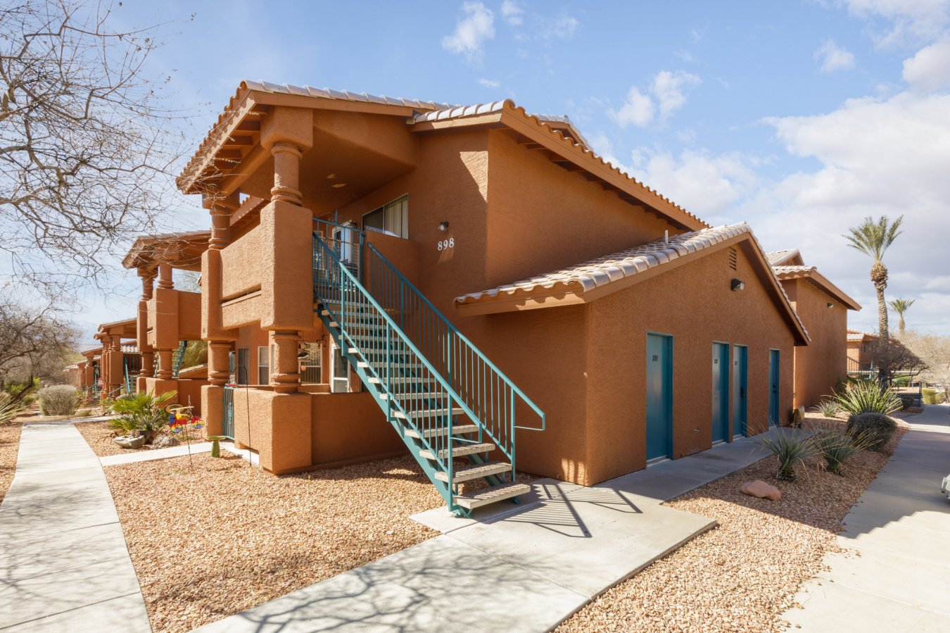 55912 Beautiful upper level condo offers wide open living space, 2 bedrooms and 2 bathrooms. Nice covered patio for you to enjoy the local weather.