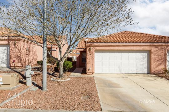 56624 This Crossings townhome is in a much desired subdivision that is located on the North of the I15.