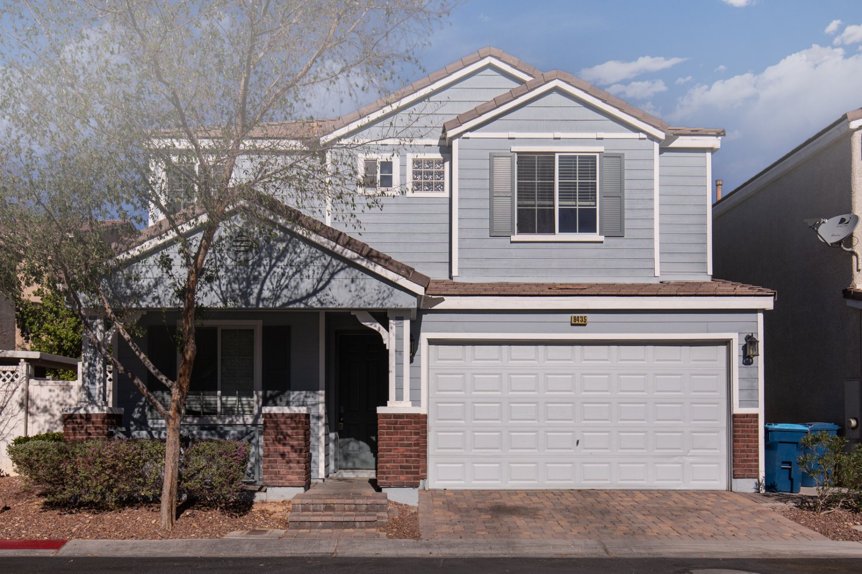 57886 Cozy 3 Bedrooms, 3 Baths, 2 Car Garage Nestled in a Charming Community! Home Features Neutral Interior Paint, High Vaulted Ceiling in the Living Room. Kitchen Boast Bright White Cabinets! Gated Community, Community Playground, Basketball Court, Pool/Spa and Clubhouse. Bring Your Buyers!!