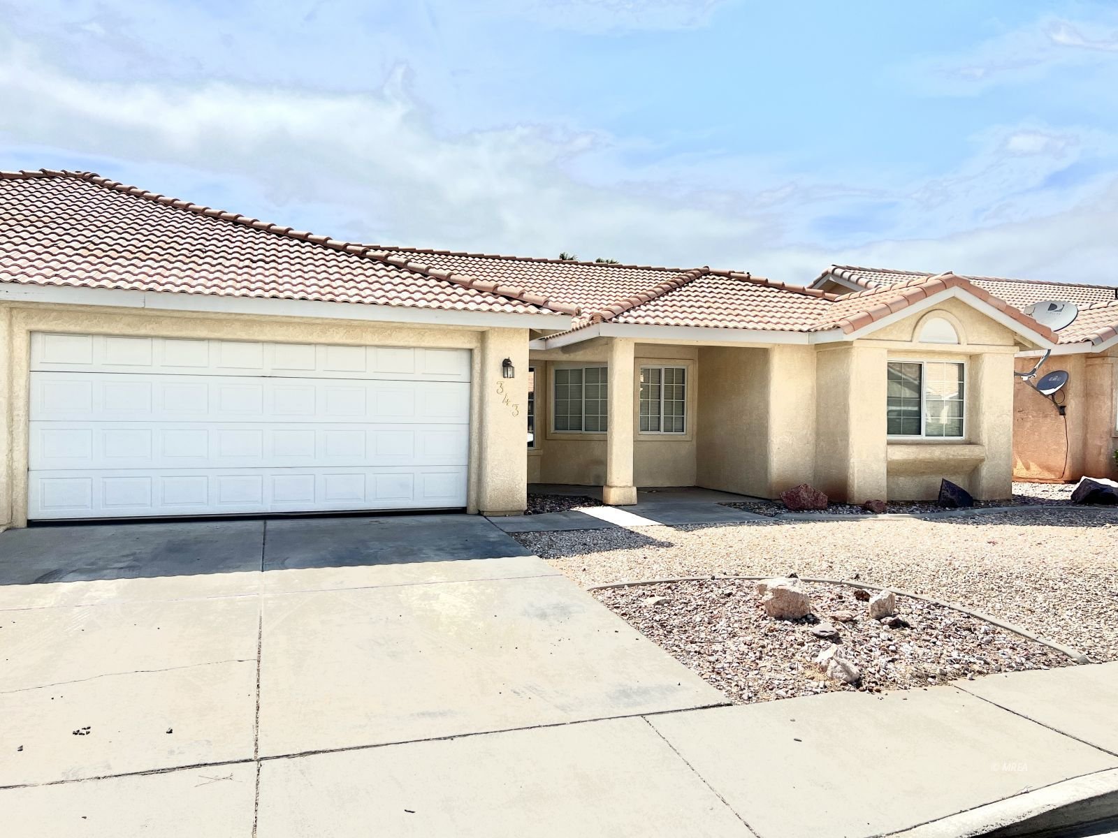 60060 Don't miss out on 343 Concord, a Fantastic Investment opportunity. This floor plan offers 3 bedrooms, 2 bathrooms, a 2 car garage and has tile throughout throughout the majority of the home. The backyard is a blank slate and ready for the next owners creativity to make their own backyard paradise. Don't miss out on this home, the HOA is currently only $45.00/month.