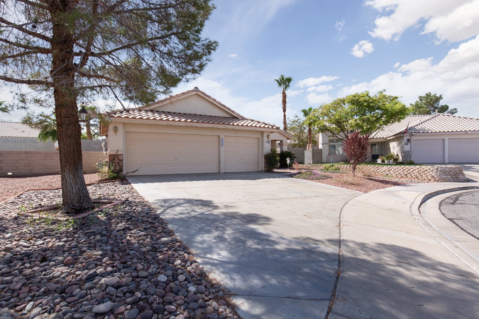 1037 Chaplet Ct