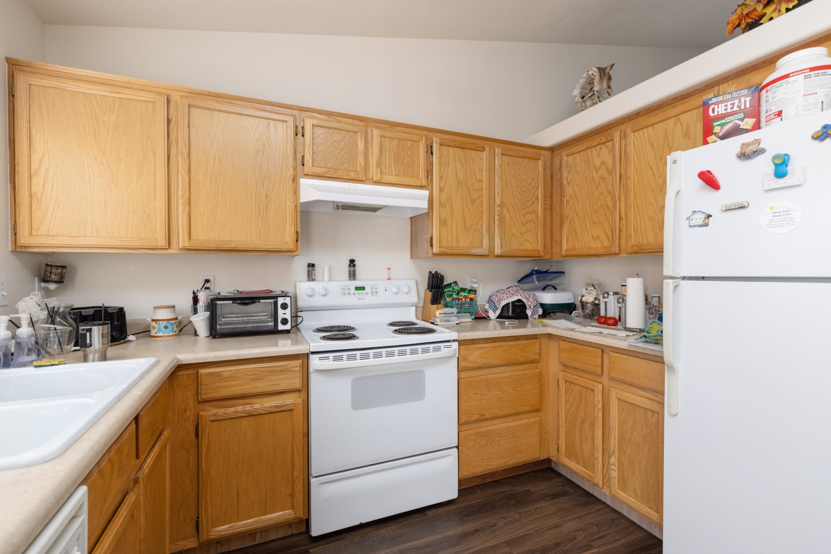 942 Adobe Dr