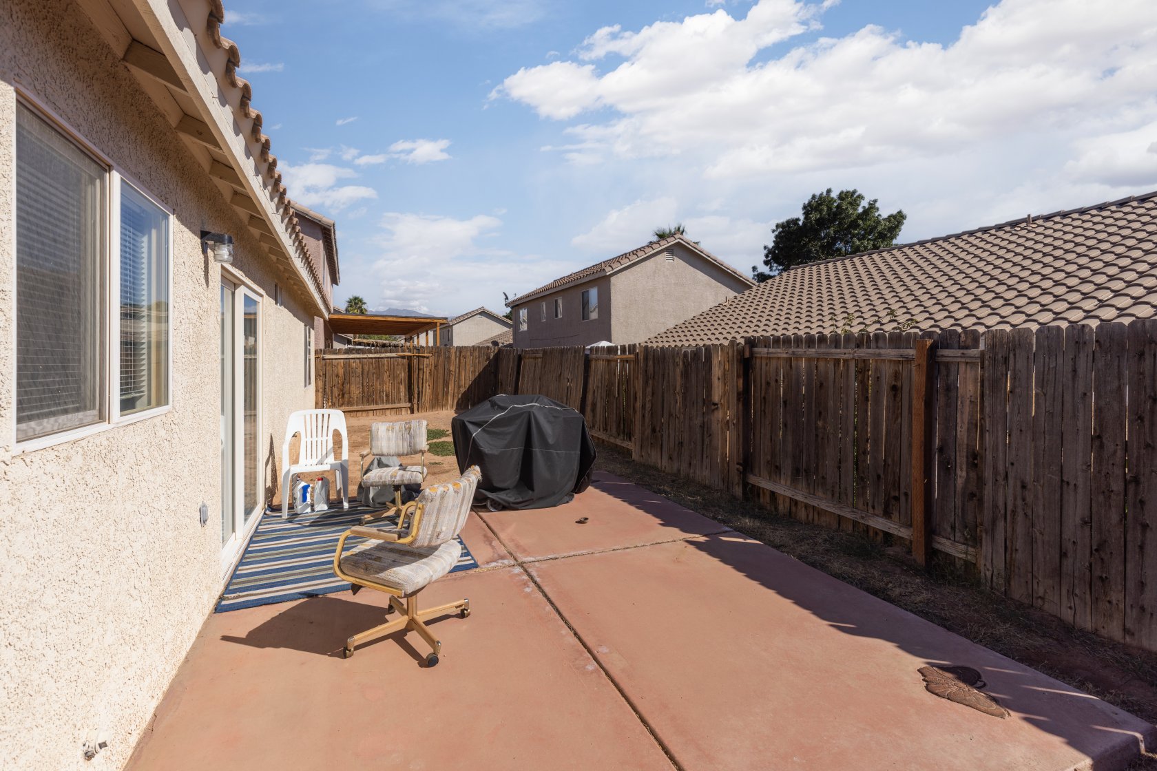 942 Adobe Dr