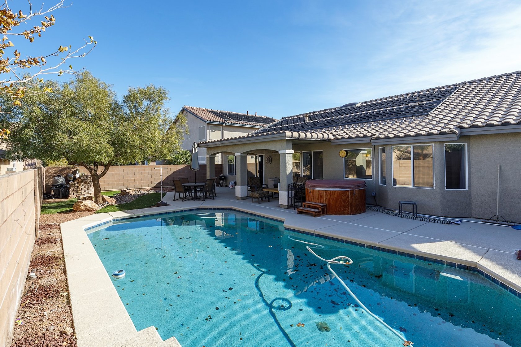 220 Trenier Dr