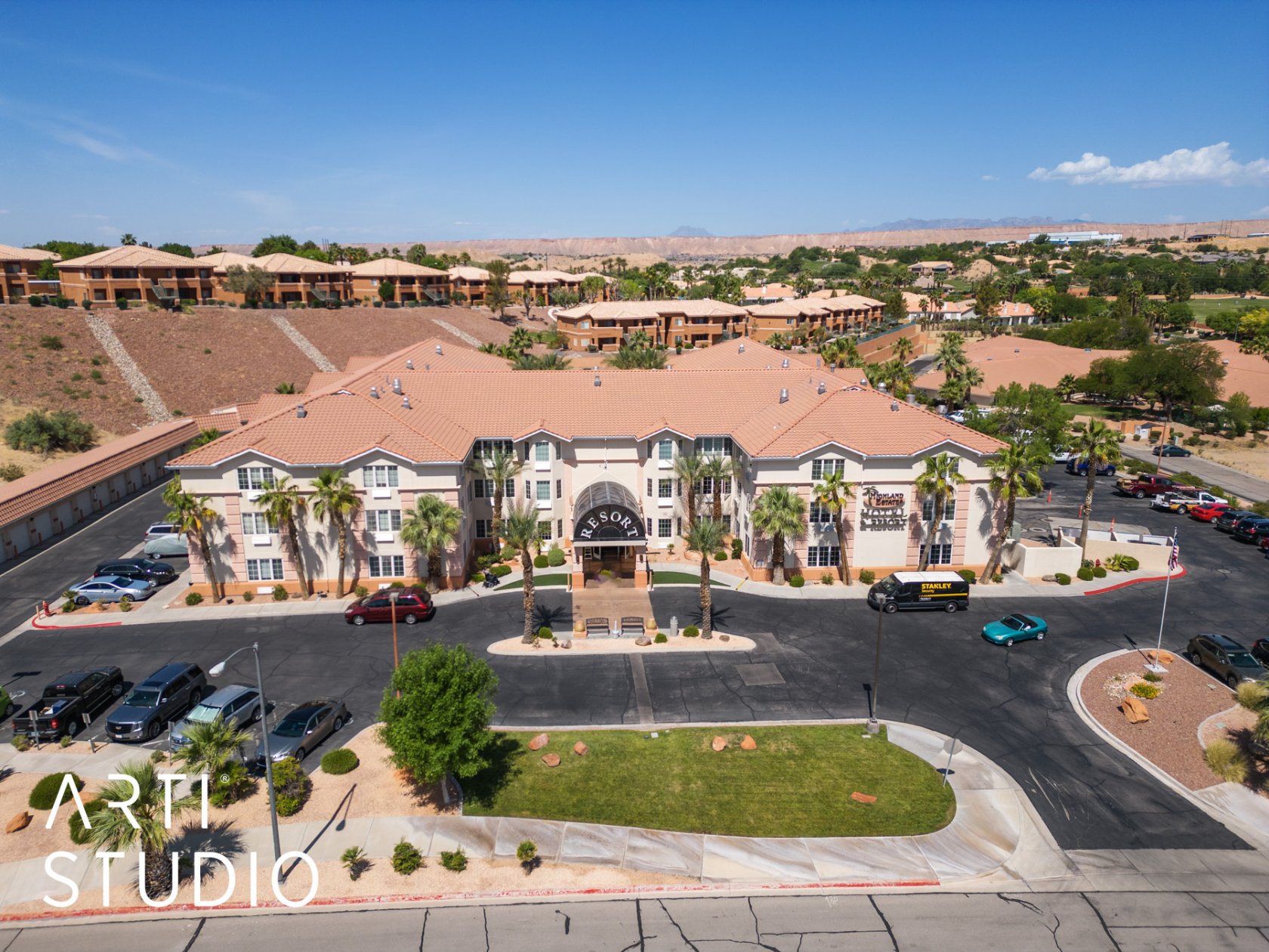 555 Highland Dr #106