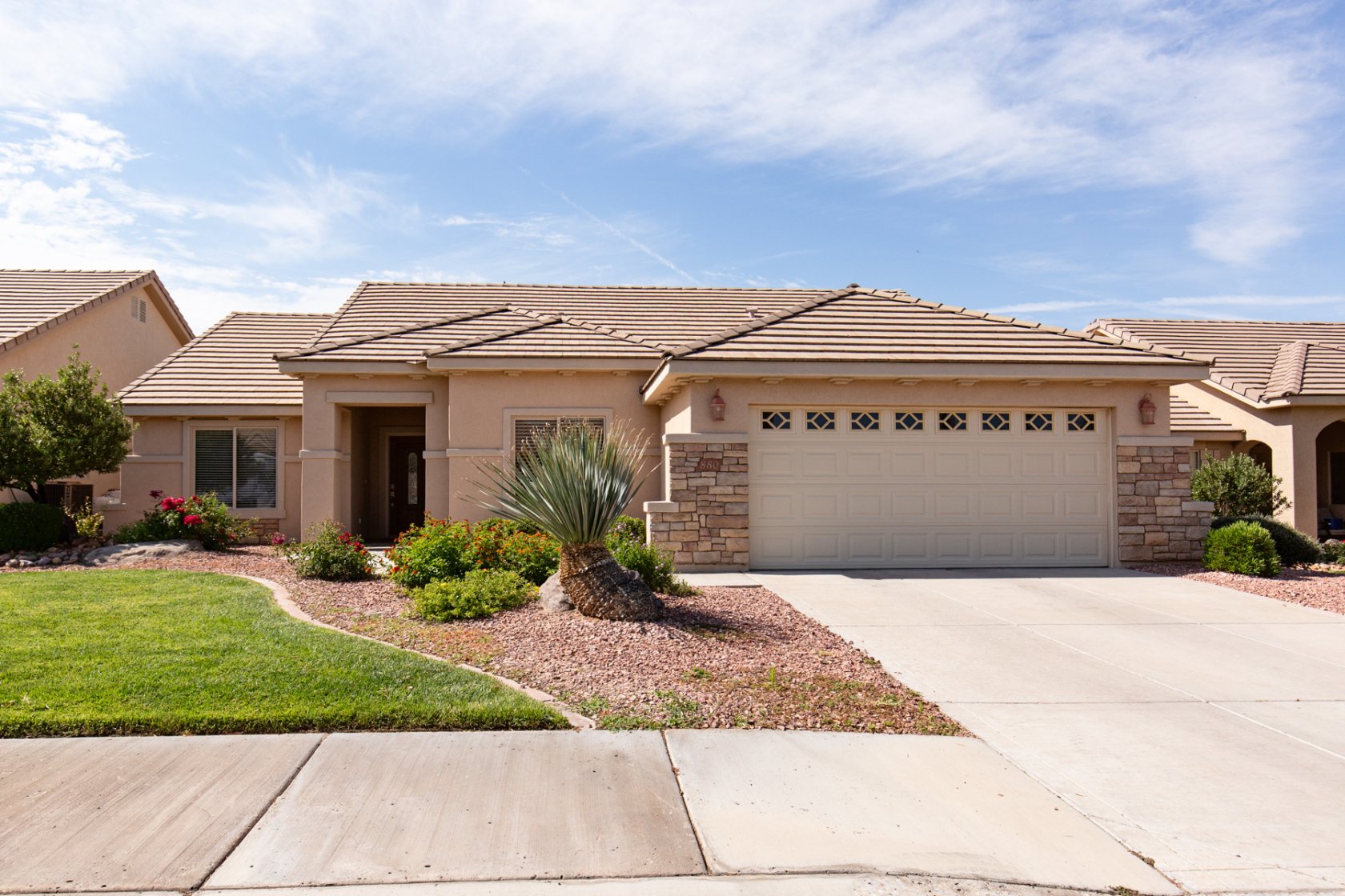 880 Falcon Glenn Dr