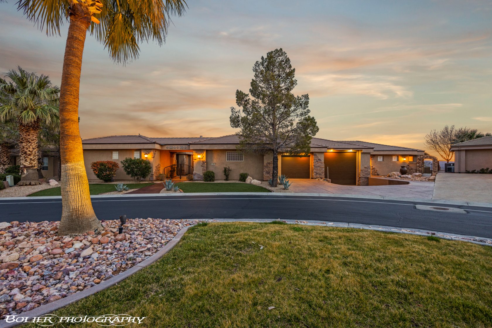 1086 Calais Cir