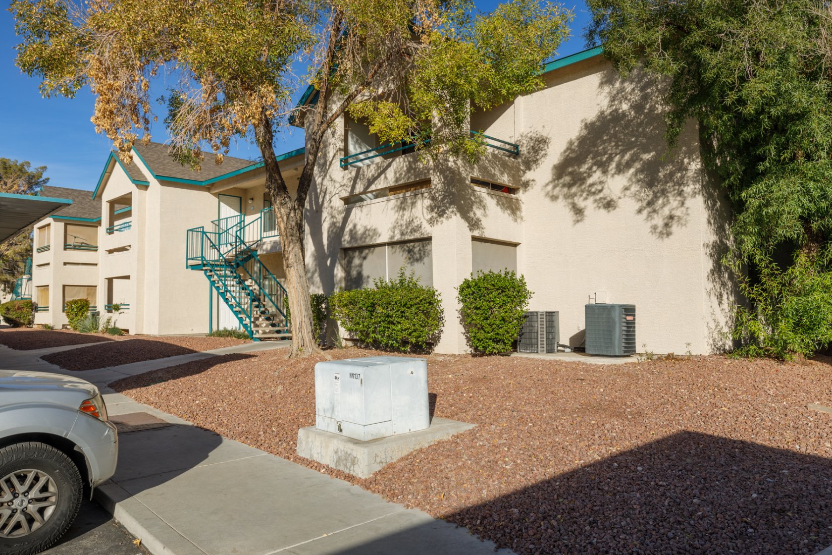 5131 Lindell #202