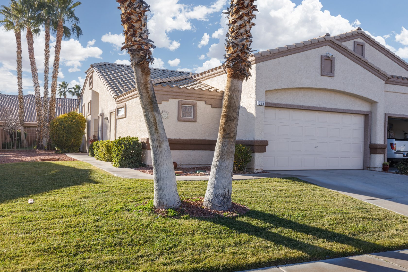 565 Del Lago Dr