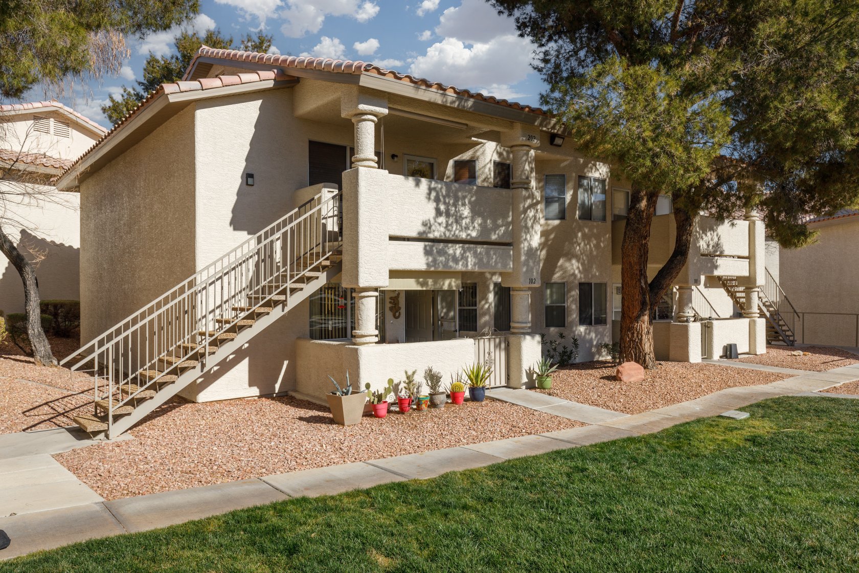 433 Mesa Blvd #202