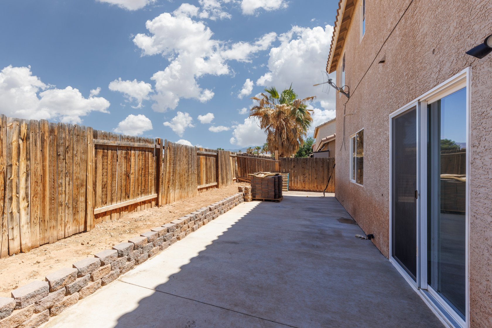 931 Adobe Dr