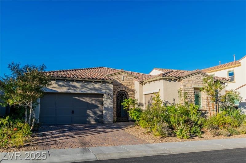 356 Pearl Fountains Ct 