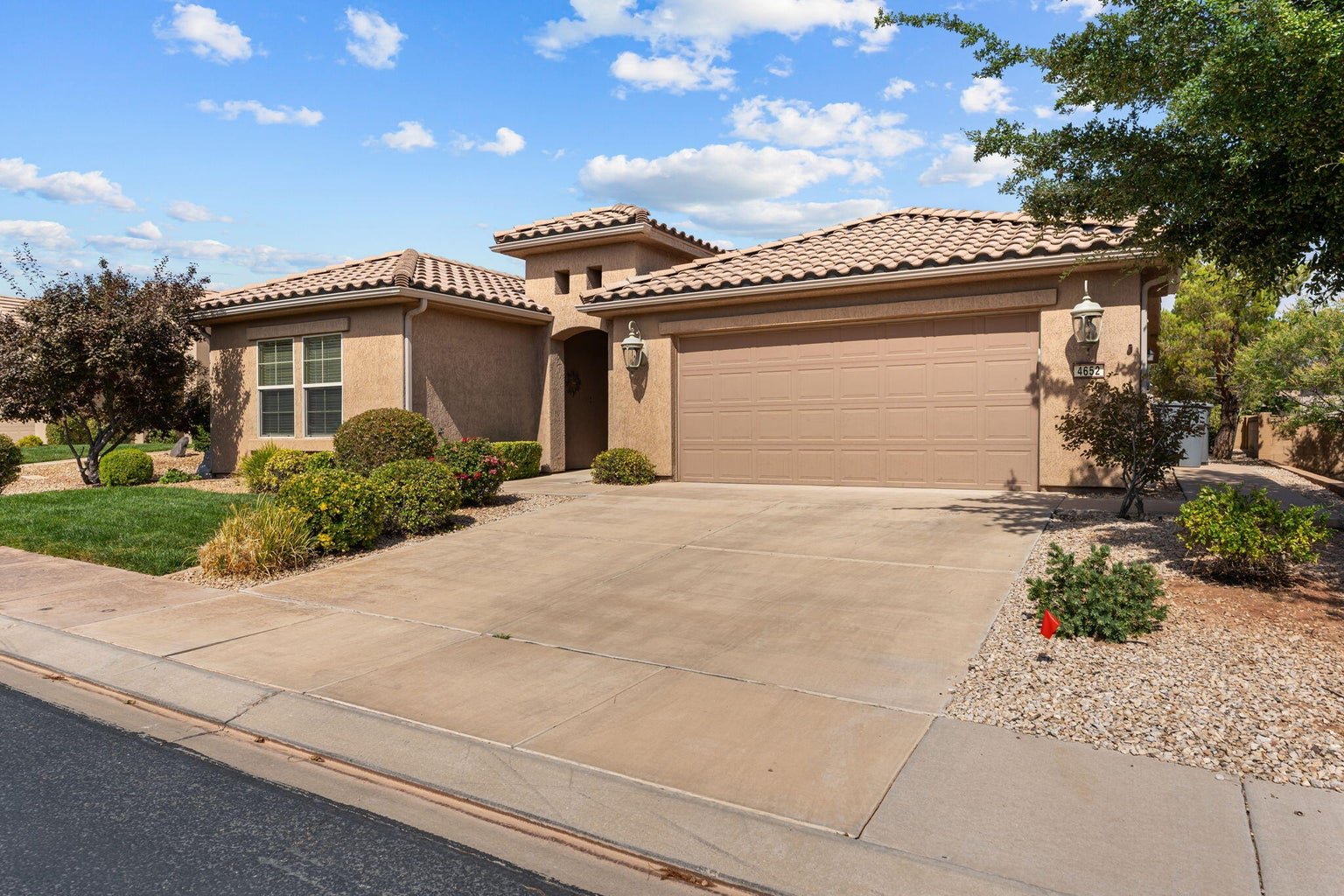 4652 S Medallion Dr