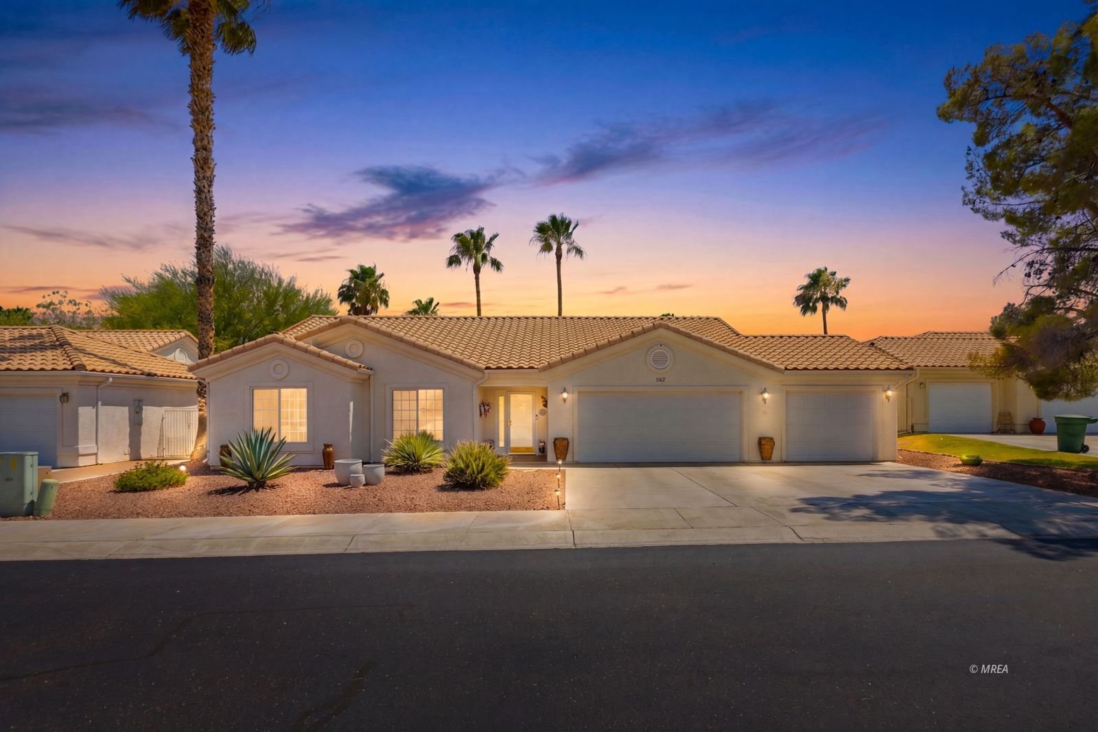 562 W Sierra Vista Cir,