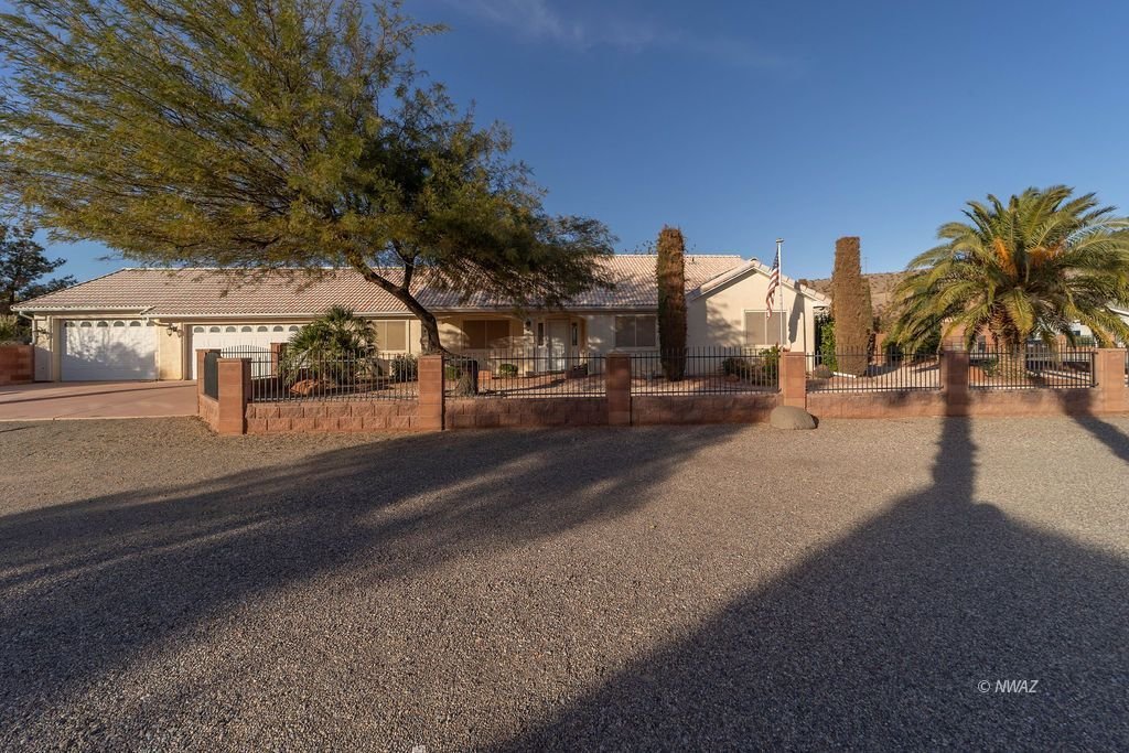 977  N Desert Wind Dr