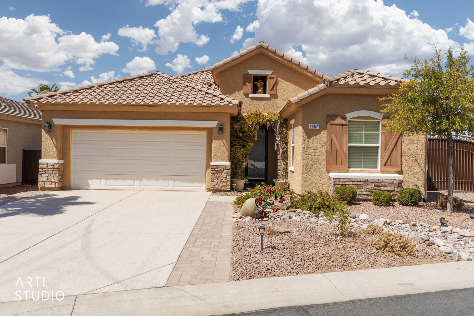 1457 Huntington Heights