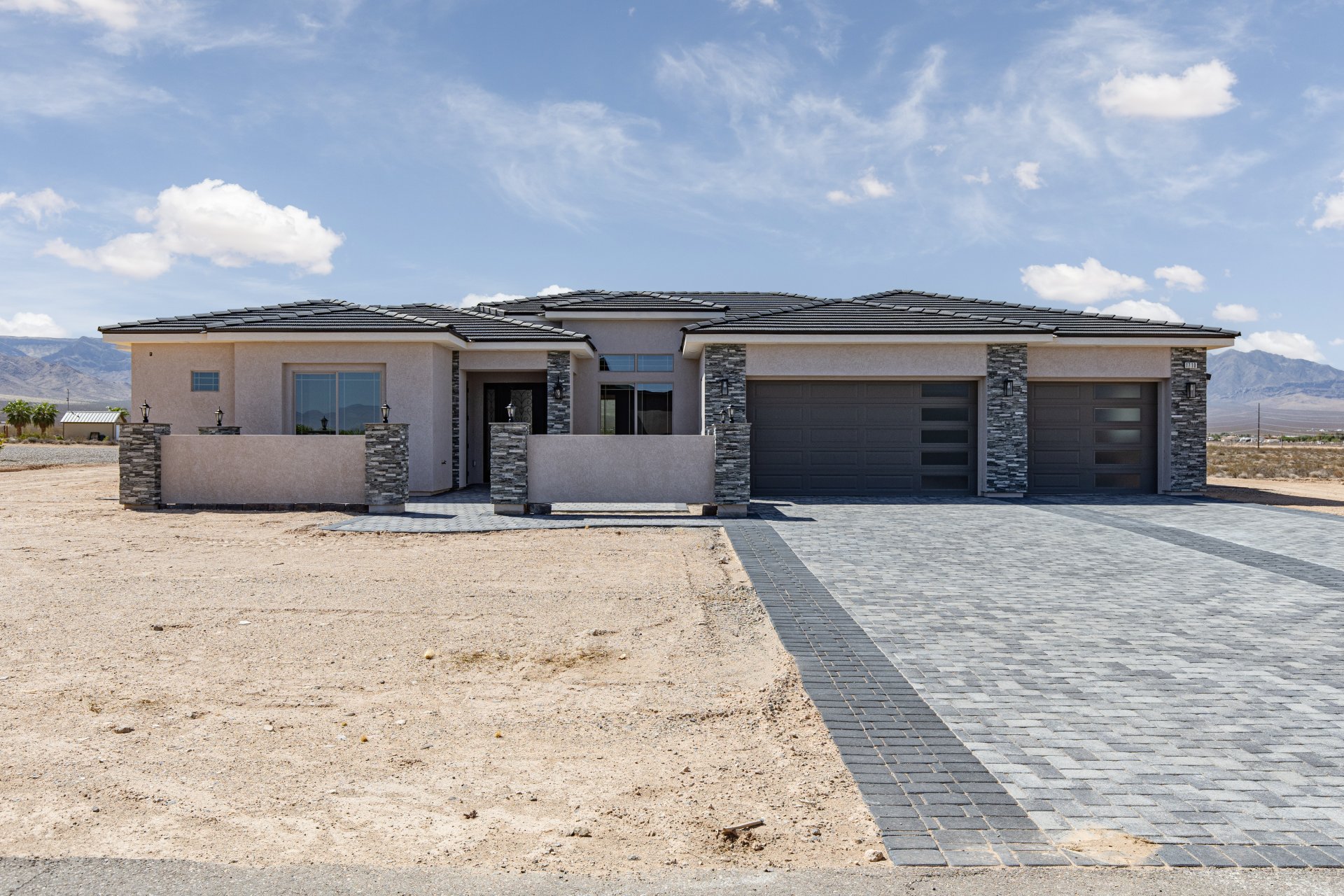 1710 E Scenic Blvd