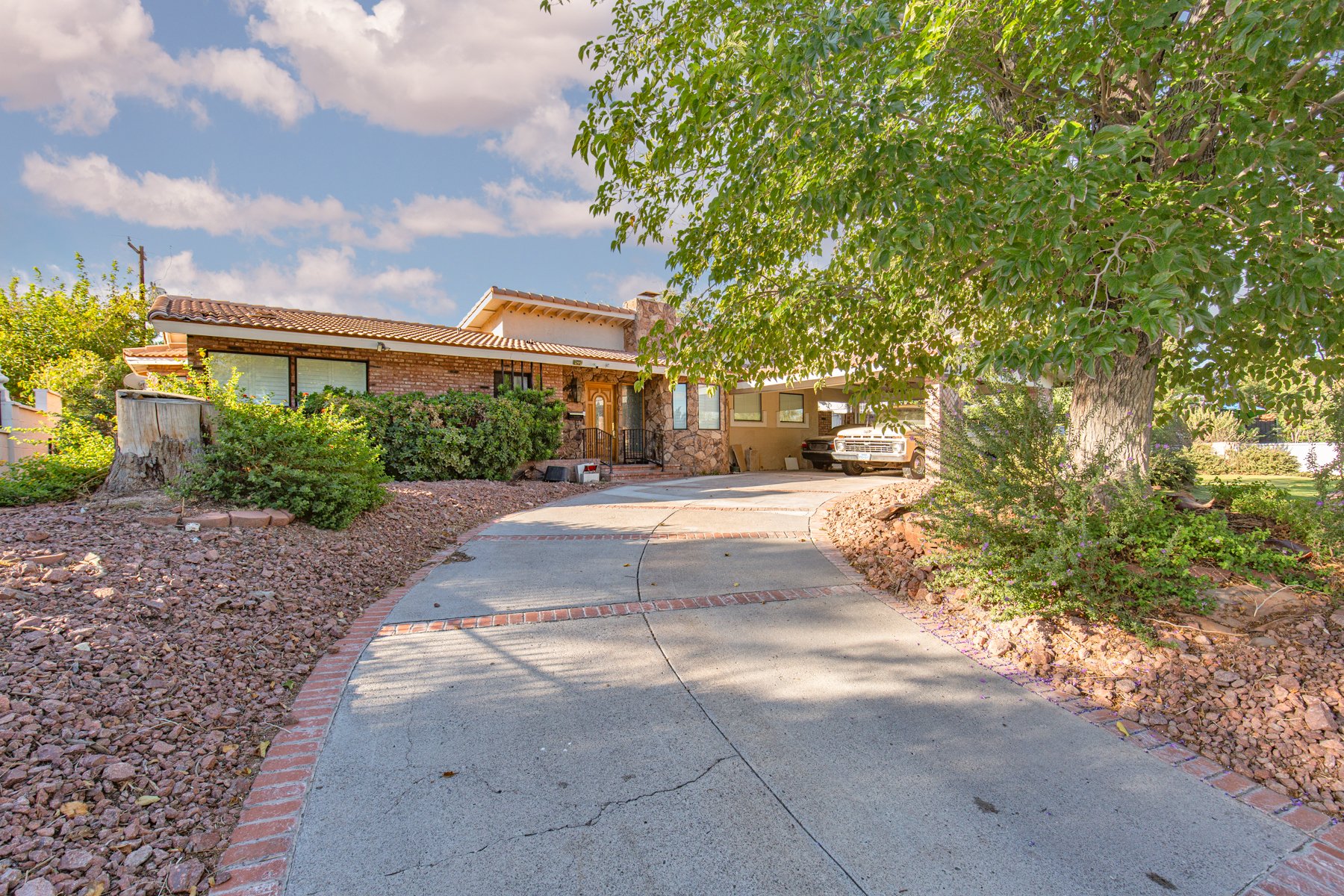 2701 BRYANT AVE