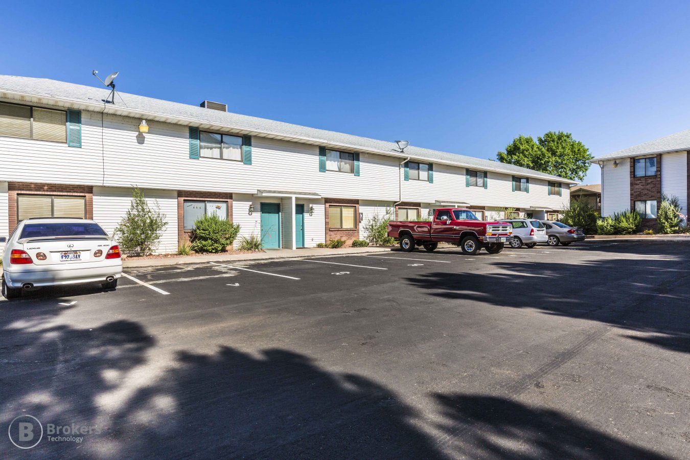 29649 Nice townhouse with a community pool. 2 bed 1.5 ba. Upstairs bedrooms and bath. Laundry on main floor and 1/2 bath as well. Unit is tenant occupied. Ask agent for details. Please give 24 hour notice to show.