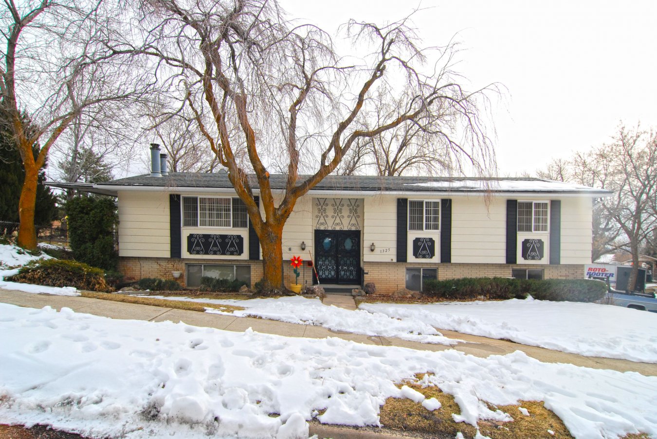 45373 Ogden's East bench - what a beautiful area and neighborhood with awesome mountain views. Priviate yard with covered patio for those warm summer evenings. Easy access to trails, skiing, boating, paddleboarding, fishing etc. Close to all amenities. Guest bath is recently updated, newer appliances, 2 family rooms. With great space for all, 4 bedrooms, 3 baths - Mastersuite has attached master bath.