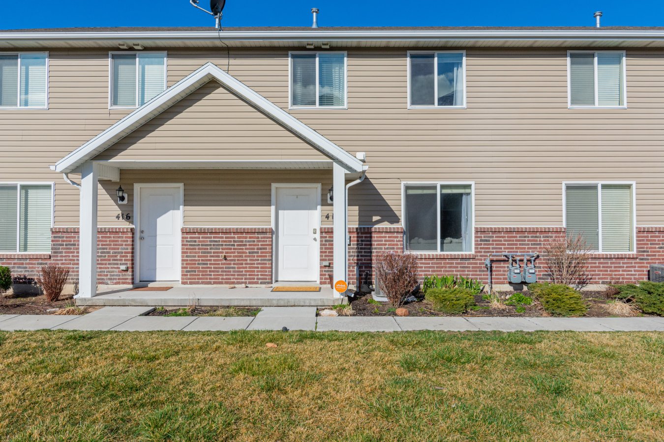 Open House Saturday 3/27 11am to 2pm. Beautiful Townhome right off of Washington Blvd. easy access to shopping,
downtown, hiking trails and I-15. Wide Open common area right out your front door. Do not let this one pass you by without a personal walkthrough!
Buyer to verify all information.
