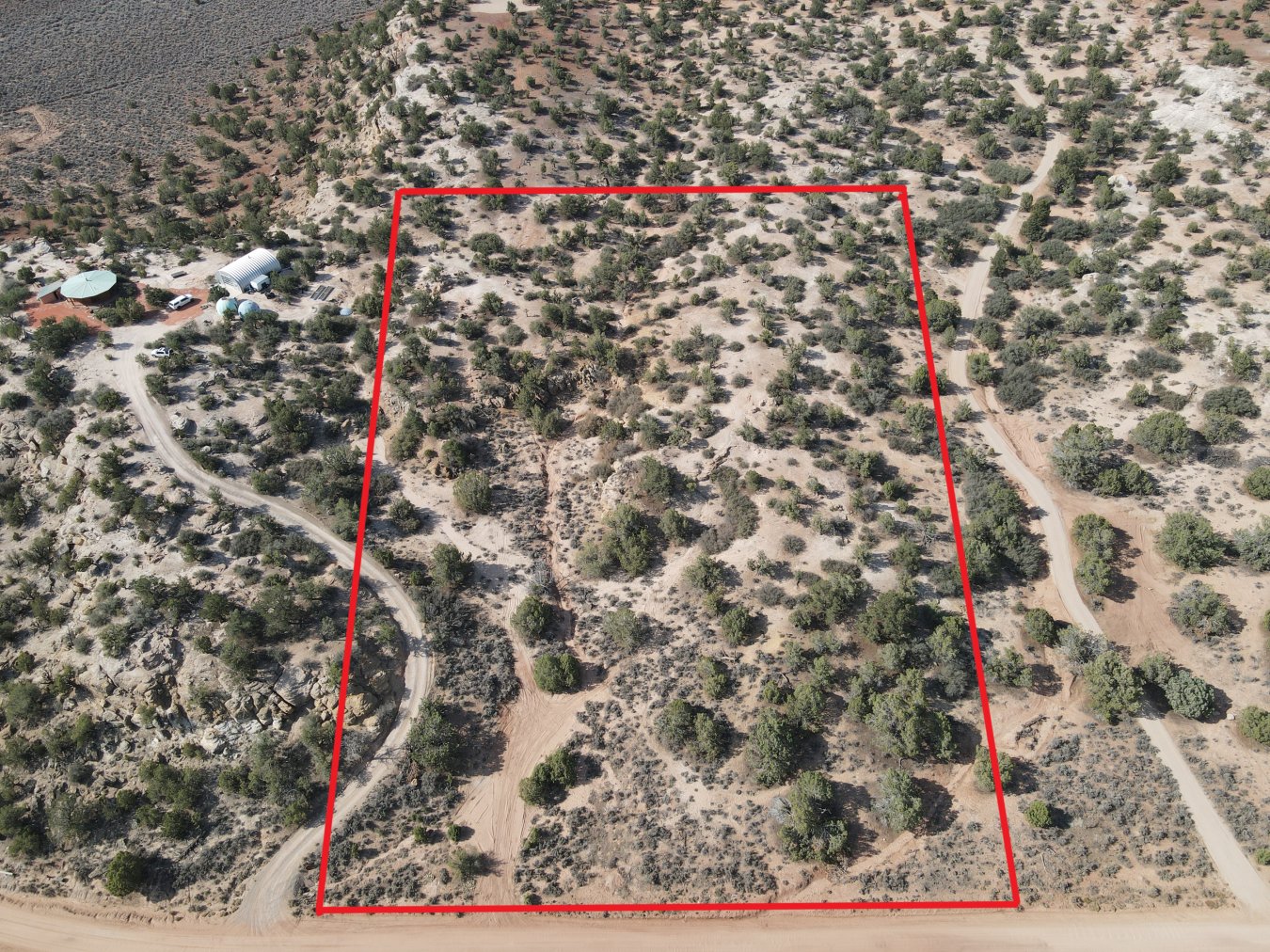 49897 Building lot with amazing views of the red cliffs of Kanab. Ride your horse, ride your ATV's and UTV;s. Lake Powell just a short distance away. Great starting point for hiking or biking. Location central to National Parks. Zion Bryce and Grand Canyon National parks are just a few hours away. Coral Pink Sand Dunes, & Lake Powell are all within a 90 minute drive! Best Friends Animal Sanctuary is just 15 minutes North!