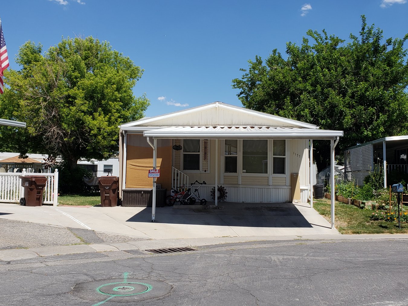 50899 OWNER IS MOTIVATED TO SELL!!! Price has be REDUCED!!! MUST SELL!!!! This 2 bedroom 2 bathroom home has lots to offer besides the location plus BEAUTIFUL Views! ! It is with in 2 miles of 1-15 and 215 but yet in a quiet part of the valley! This home has a big walk in Closet in the master, Beautiful wood floors through out the home, a big laundry room an added bonus a huge shed in the back! It has been well taken care! The HOA is well taken care of and is always improving things with in the park. $875 is the lot fee. They have a pool and playground also. All other utilities are billed separately.