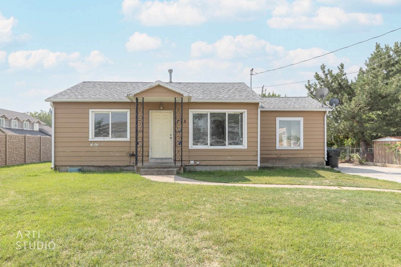 51066 Cute, 4 bedroom house. Great Location - walking distance to 3 schools - Elementary, Jr high and high school.. Close to parks, library and Ogden Regional Hospital. Cute, 4 bedroom house.