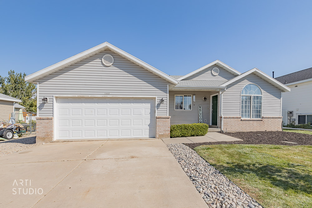 51991 Open House Saturday from 10 to 12........This is an Very Nice Single level home! The 3 bedroom 2 bathroom home has lots of open space ! With a Large patio for BBQ's plus a fully fenced yard to make your own!! This is a Must see it wont last long!