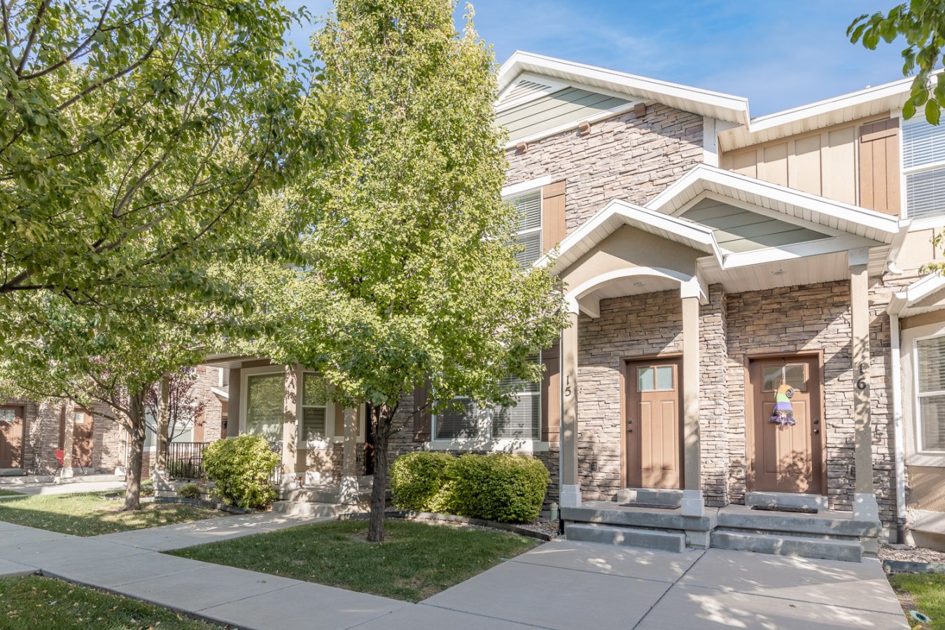 52560 Spacious 3 bedroom, 2 1/2 bath 2012 Pleasant View townhouse.