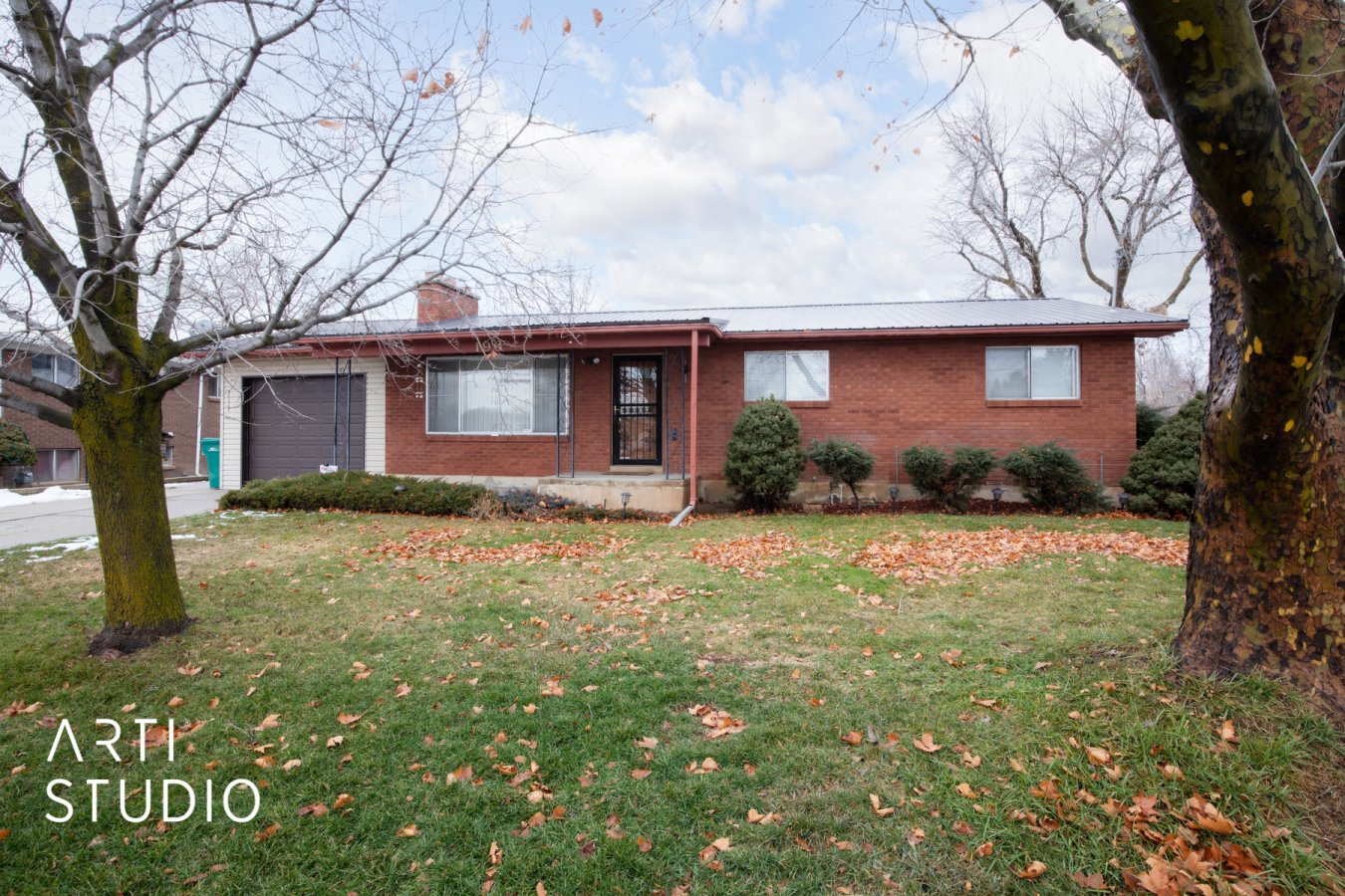 53122 Solid 4 bedroom, 2 1/2 bath brick rambler. Newer metal roof. Huge basement family room. Convenient location to all services. One owner and well cared for. Walk out basement. Covered patio. Master bath is 1/2 bath.