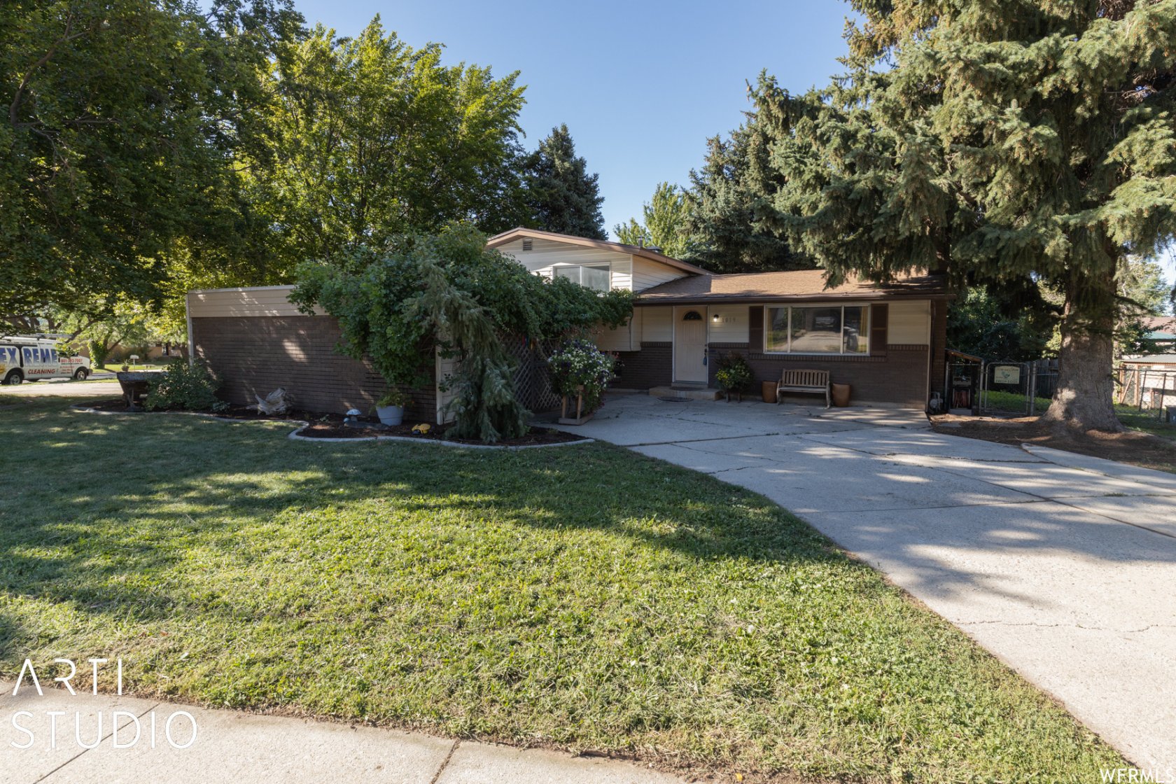 1019 E 2950 N